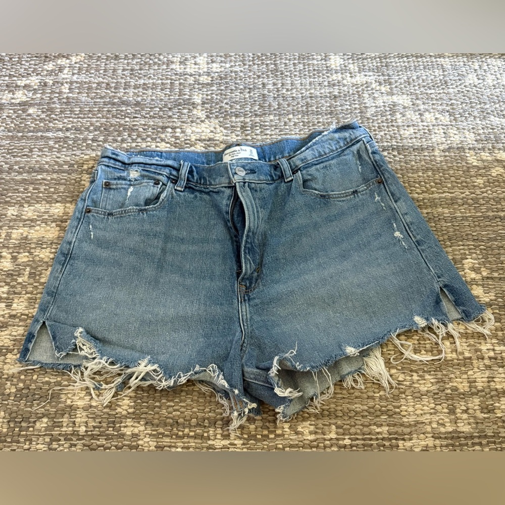 Abercrombie & Fitch The Mom high rise denim shorts